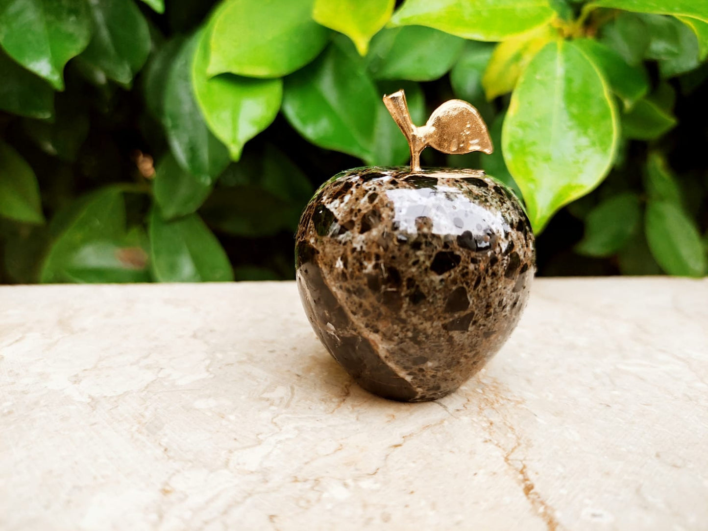 Decoration Piece Handmade Marble Home Decor Apple Paperweight Office Table Decoration Study Room Decor Paperweight Teacher Gifts