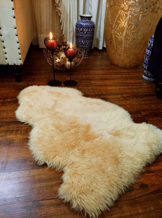 Genuine Real Australian Sheepskin / Lambskin Rug | Sheepskin throw | Chair Cover | Soft and Silky Rug | Champagne Single Pelt 2x3